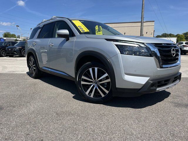 2025 Nissan Pathfinder Platinum — photo 1 of 1