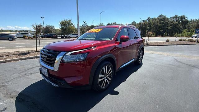 2023 Nissan Pathfinder Platinum