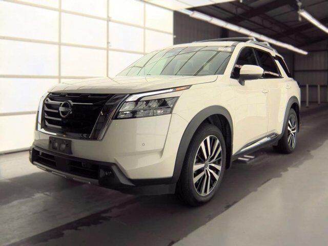2024 Nissan Pathfinder Platinum — photo 1 of 7