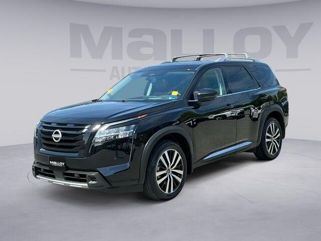 2024 Nissan Pathfinder Platinum — photo 1 of 13