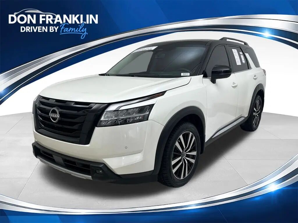 2024 Nissan Pathfinder Platinum — photo 1 of 17