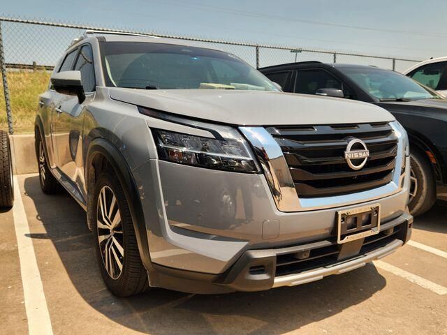 2024 Nissan Pathfinder Platinum — photo 1 of 29