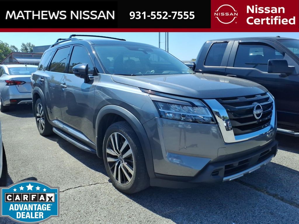 2023 Nissan Pathfinder Platinum — photo 1 of 7