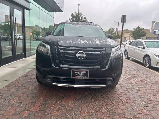 2024 Nissan Pathfinder Platinum — photo 1 of 13