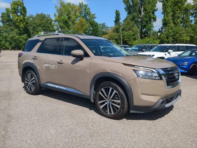 2025 Nissan Pathfinder Platinum — photo 1 of 71
