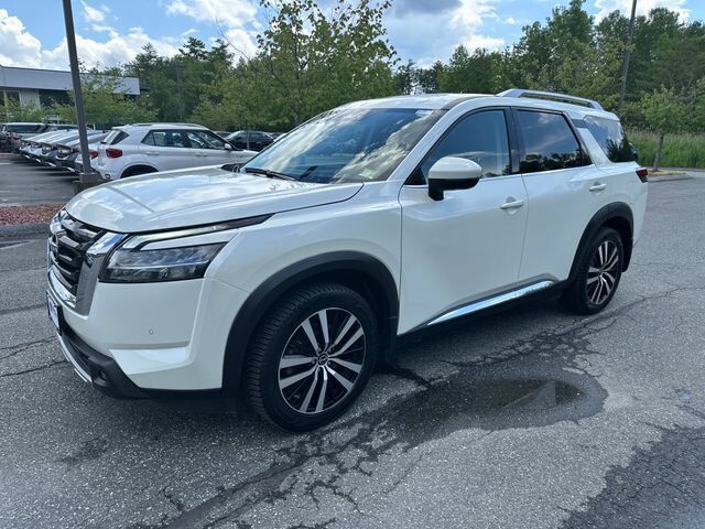 2023 Nissan Pathfinder Platinum — photo 1 of 13