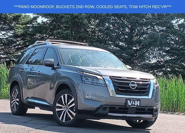 2023 Nissan Pathfinder Platinum — photo 1 of 13