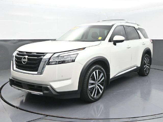 2024 Nissan Pathfinder Platinum — photo 1 of 13
