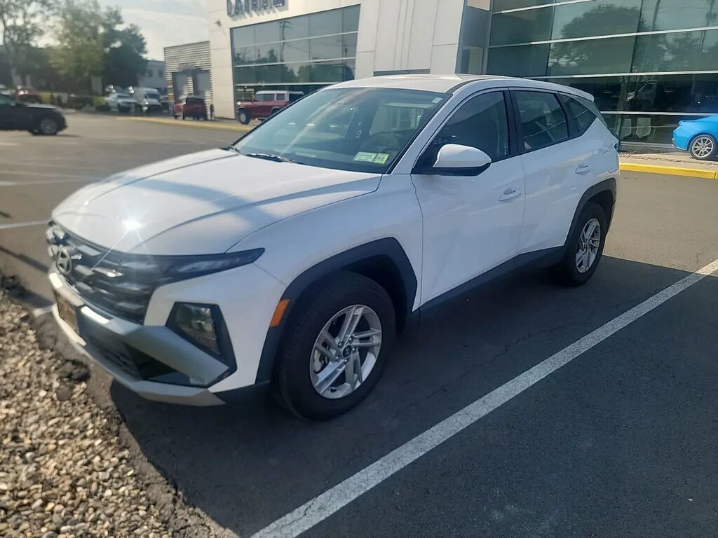 2025 Hyundai TUCSON SE — photo 1 of 32
