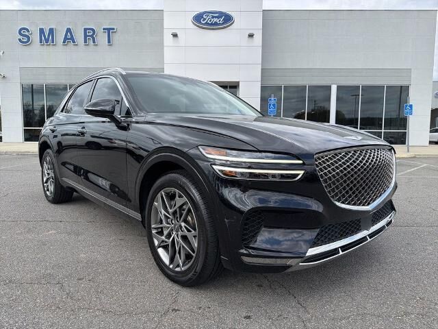 2024 Genesis GV70 2.5T Standard — photo 1 of 12