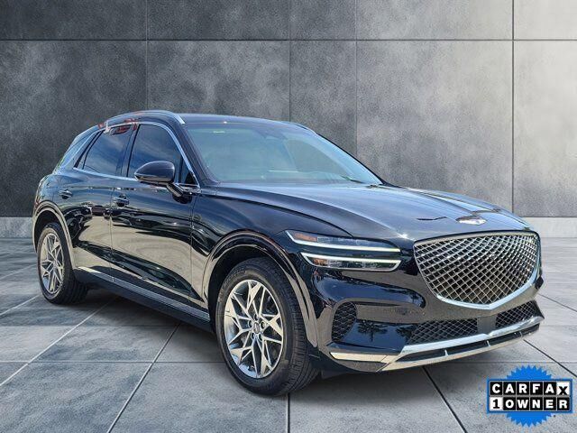 2024 Genesis GV70 2.5T Standard — photo 1 of 13