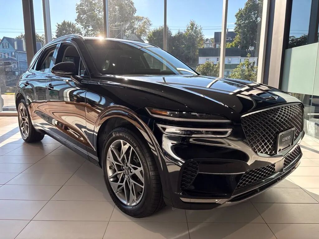2024 Genesis GV70 2.5T Standard — photo 1 of 13