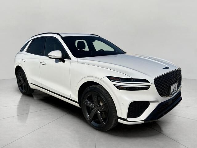 2025 Genesis GV70 2.5T Standard — photo 1 of 13