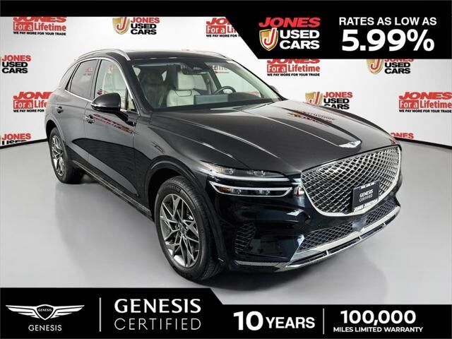 2024 Genesis GV70 2.5T Standard — photo 1 of 11