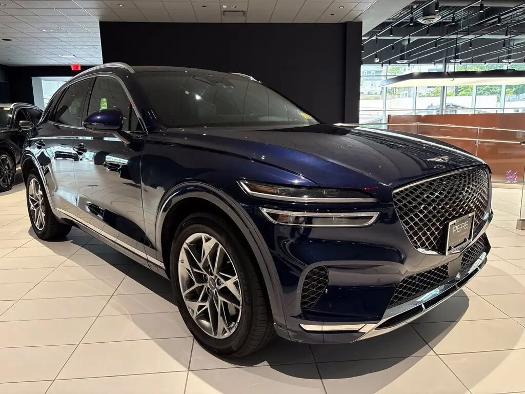 2024 Genesis GV70 2.5T Standard — photo 1 of 9
