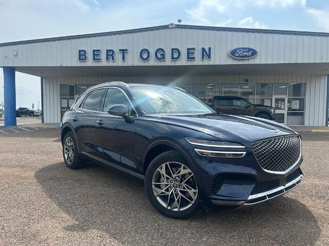 2025 Genesis GV70 2.5T Standard — photo 1 of 13