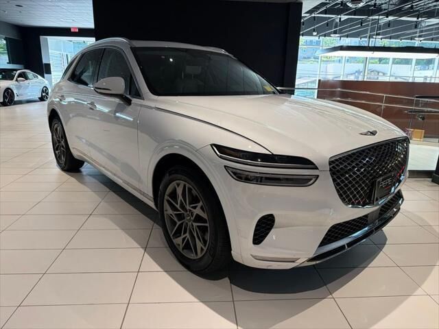 2024 Genesis GV70 2.5T Standard — photo 1 of 8