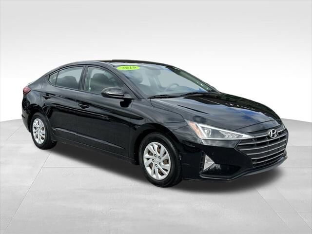 2019 Hyundai ELANTRA SE — photo 1 of 13