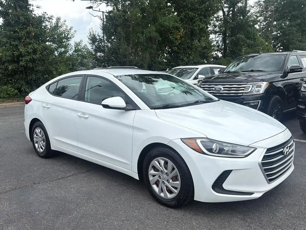 2018 Hyundai ELANTRA SE — photo 1 of 28