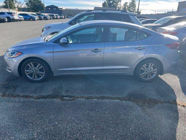 2017 Hyundai ELANTRA SE — photo 1 of 6