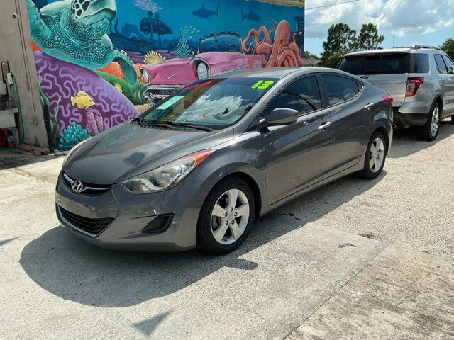 2013 Hyundai Elantra GLS — photo 1 of 2