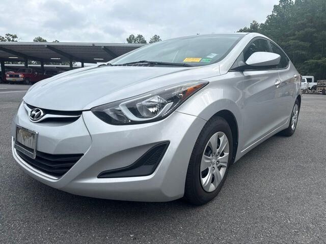 2016 Hyundai ELANTRA SE — photo 1 of 10