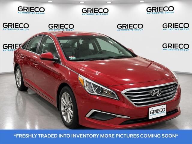 2017 Hyundai SONATA SE — photo 1 of 5