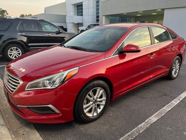2017 Hyundai SONATA SE — photo 1 of 4