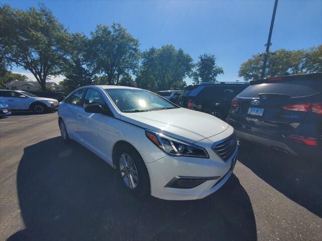 2015 Hyundai SONATA SE — photo 1 of 4