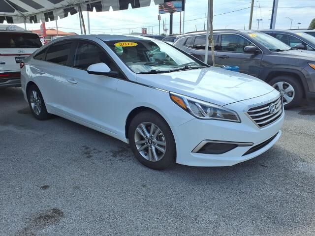 2017 Hyundai SONATA SE — photo 1 of 13