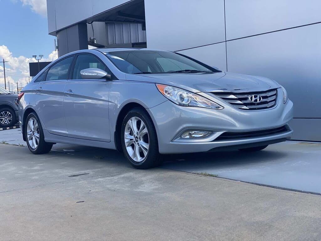2013 Hyundai SONATA Limited — photo 1 of 1