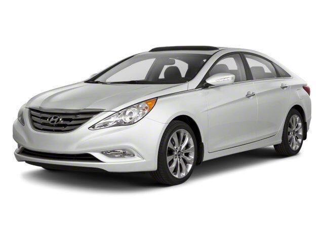2013 Hyundai SONATA Limited — photo 1 of 1