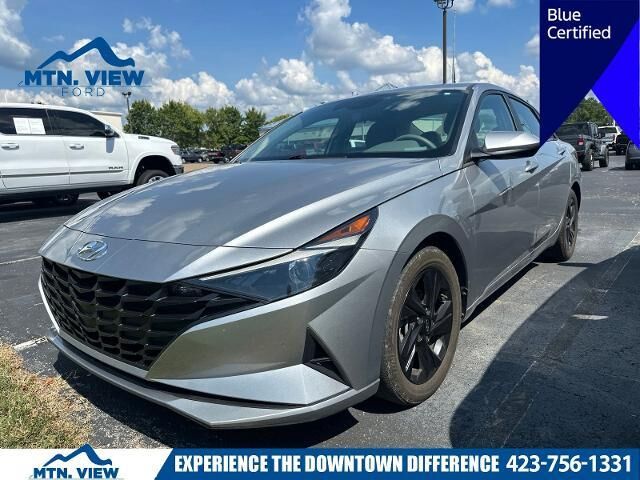 2022 Hyundai ELANTRA SEL — photo 1 of 8