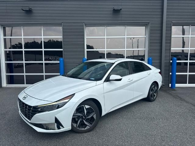 2022 Hyundai ELANTRA Limited — photo 1 of 26