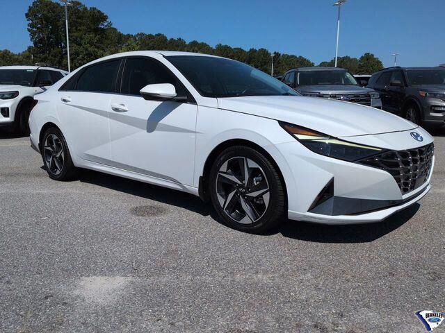 2022 Hyundai ELANTRA Limited — photo 1 of 26