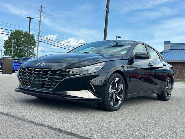 2021 Hyundai ELANTRA Limited — photo 1 of 13