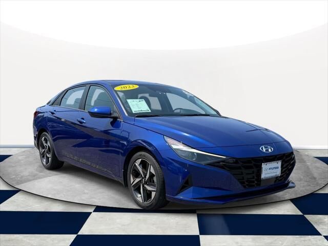2023 Hyundai ELANTRA SEL — photo 1 of 26