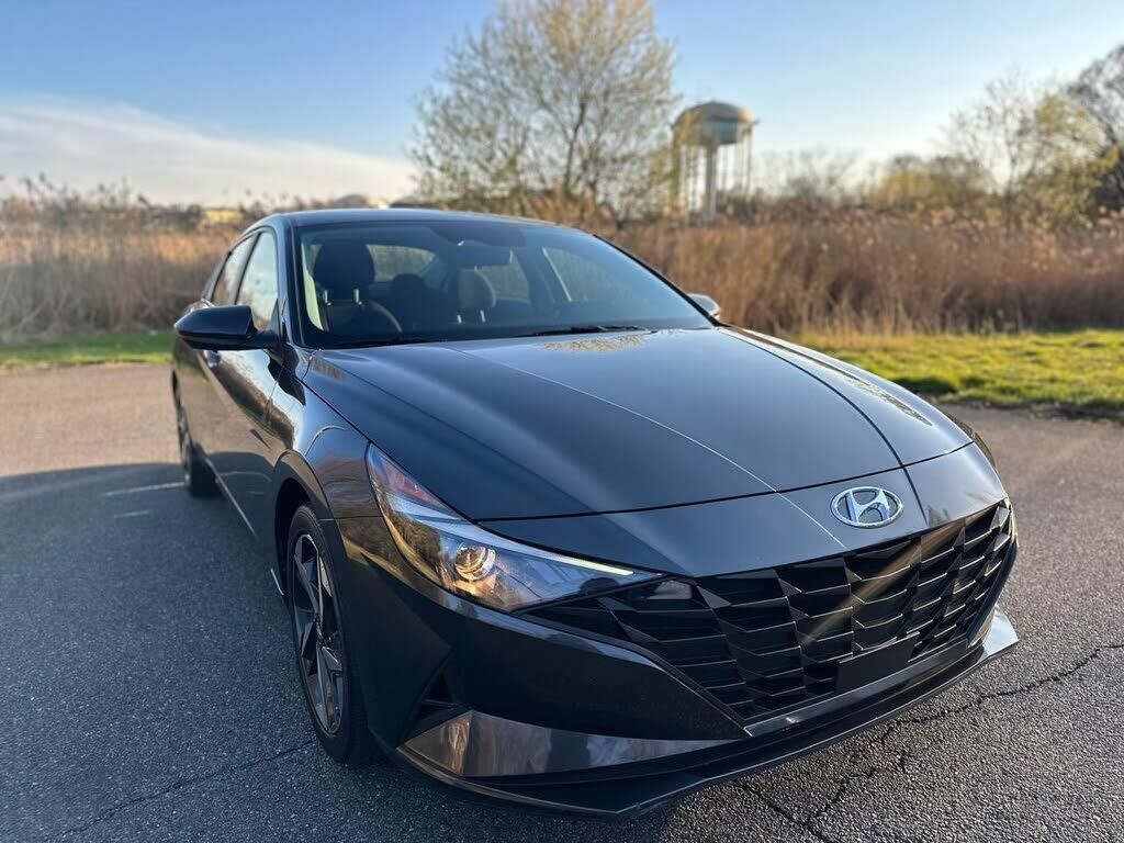 2023 Hyundai ELANTRA SEL — photo 1 of 1