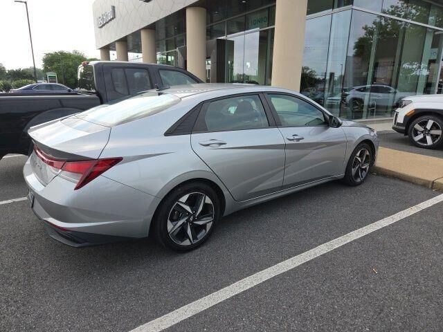 2023 Hyundai ELANTRA SEL — photo 1 of 1