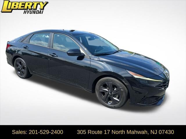 2022 Hyundai ELANTRA SEL — photo 1 of 13