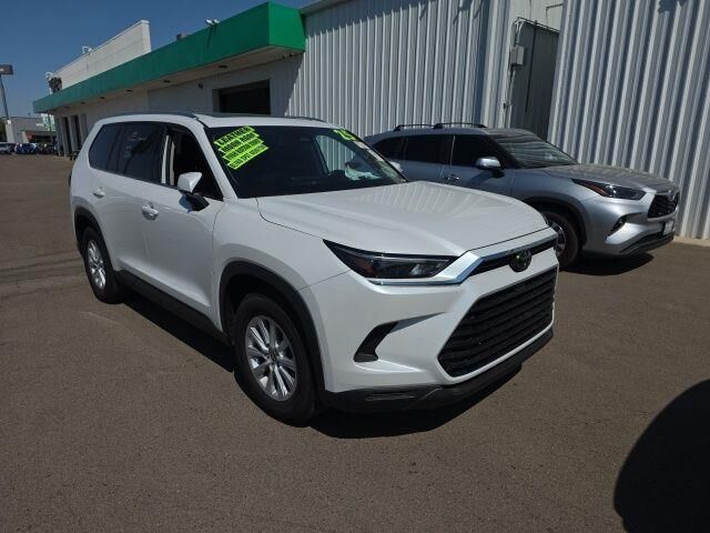 2025 Toyota Grand Highlander LE — photo 1 of 44