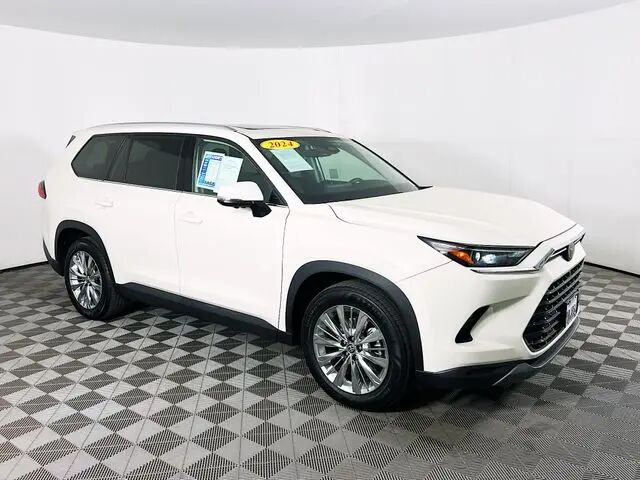 2024 Toyota Grand Highlander Platinum — photo 1 of 13