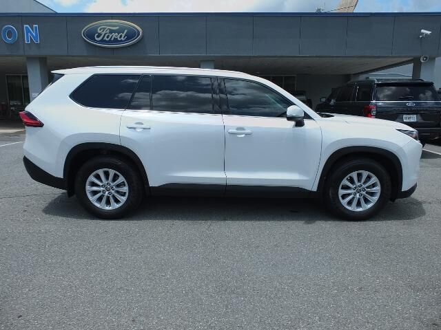 2024 Toyota Grand Highlander XLE — photo 1 of 12