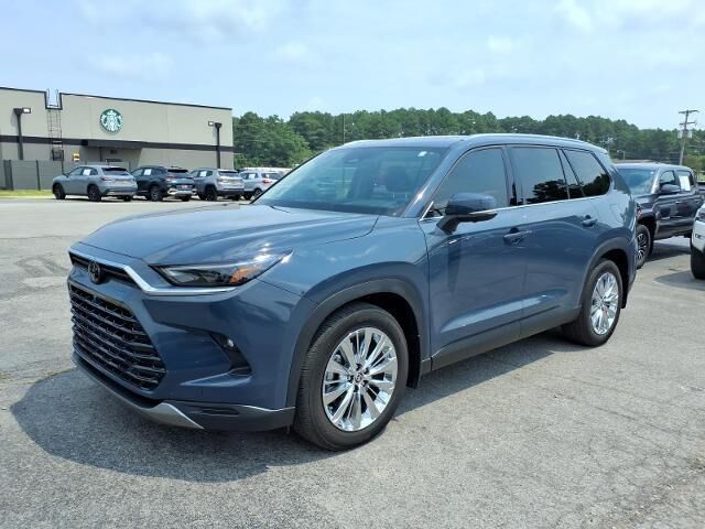 2025 Toyota Grand Highlander Platinum — photo 1 of 26