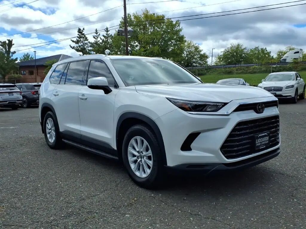 2024 Toyota Grand Highlander XLE — photo 1 of 13
