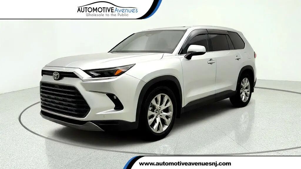 2024 Toyota Grand Highlander Hybrid XLE — photo 1 of 52