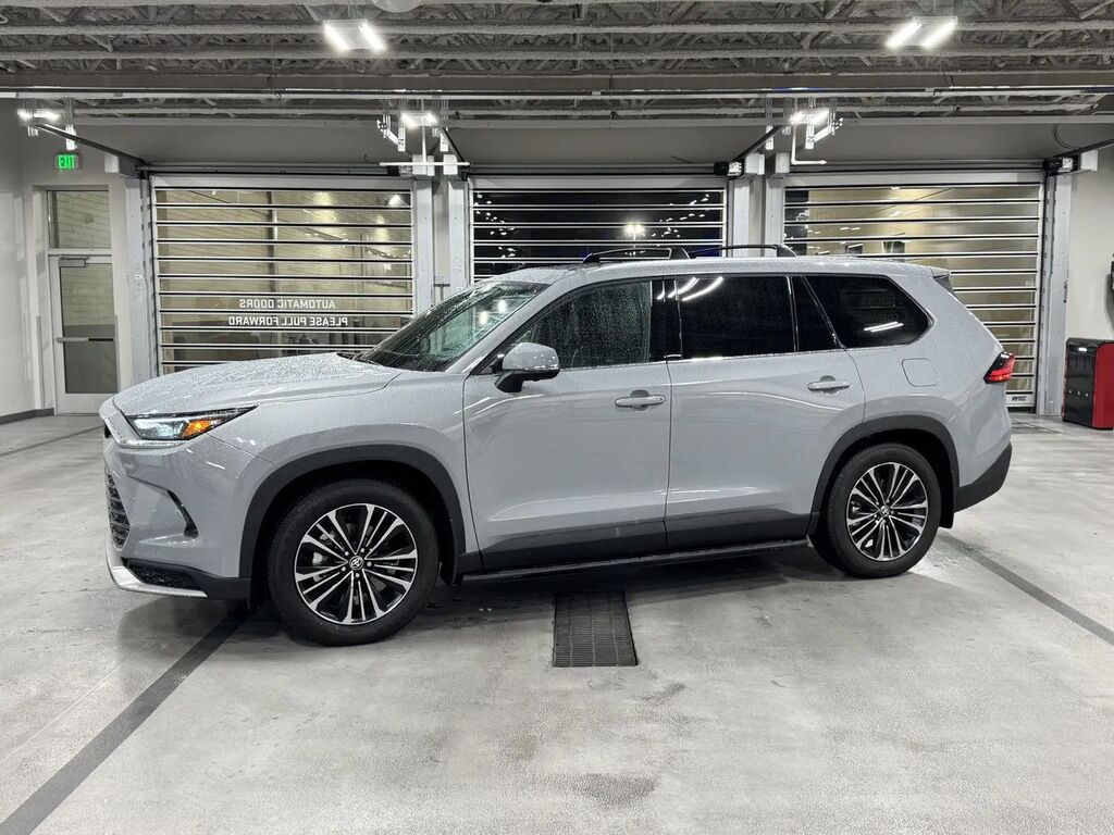 2025 Toyota Grand Highlander Hybrid MAX Limited — photo 1 of 13