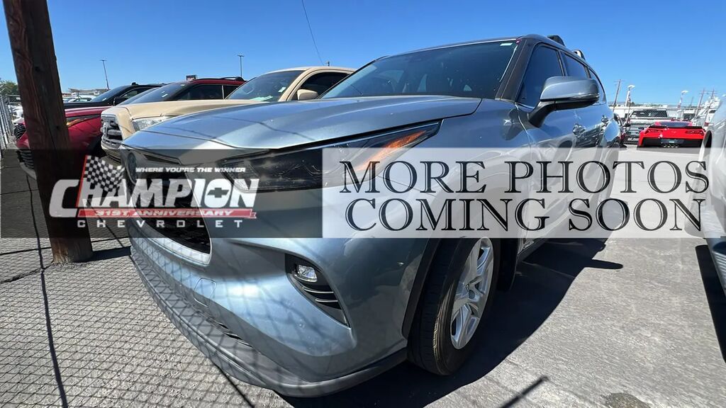 2022 Toyota Highlander Hybrid LE — photo 1 of 29