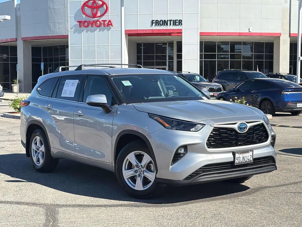 2022 Toyota Highlander Hybrid LE — photo 1 of 13