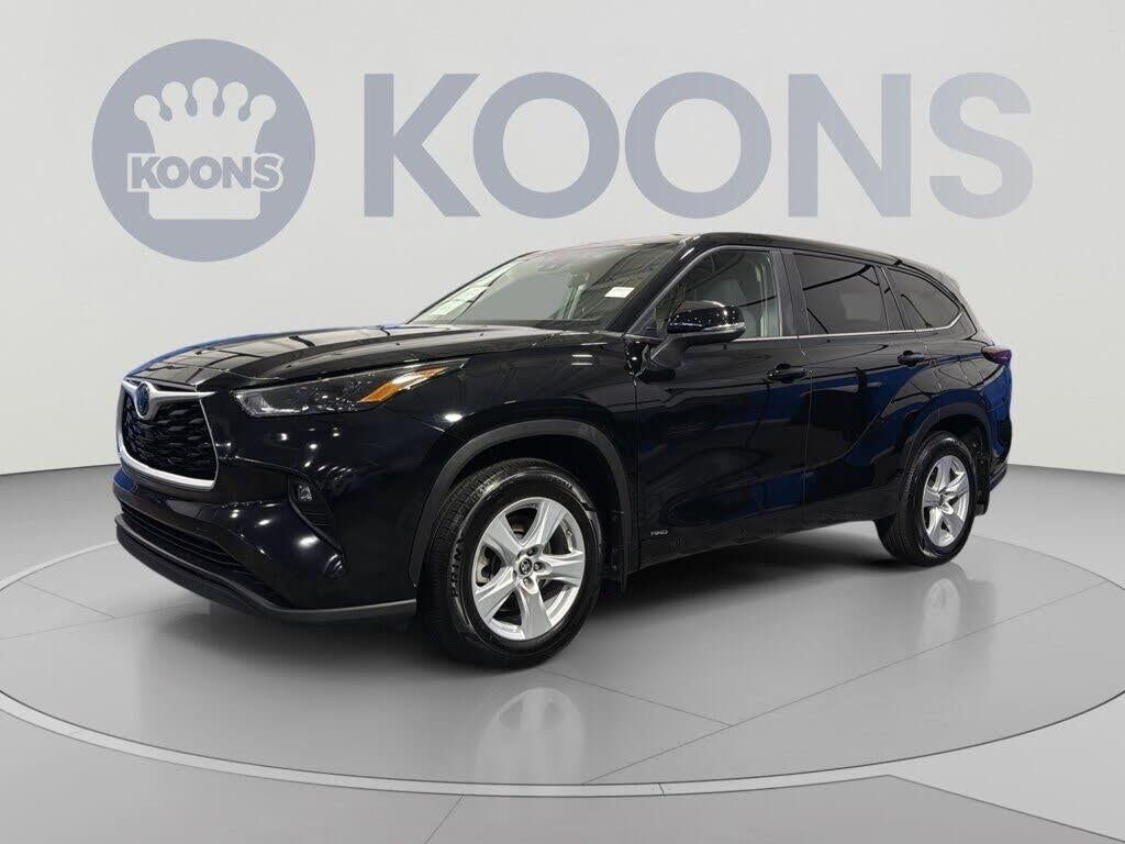 2023 Toyota Highlander Hybrid LE — photo 1 of 1
